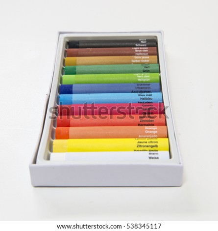 High definition picture of a box of colorful crayons