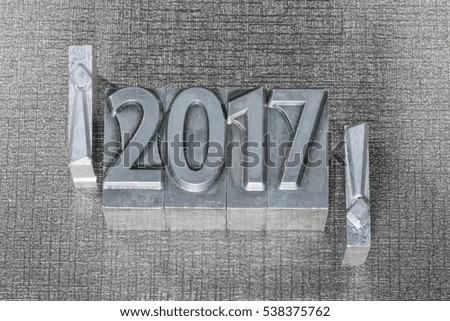 2017 between exclamation marks on a silver background
