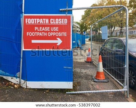 Warning sign : Footpath closed, warning pedestrians to use alternative footpath