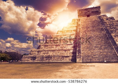 El Castillo (The Kukulkan Temple) of Chichen Itza, mayan pyramid in Yucatan, Mexico. It's  one of the new 7 wonders of the world Royalty-Free Stock Photo #538786276
