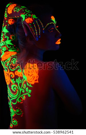 the girl in the neon light pictures neon colors on the body