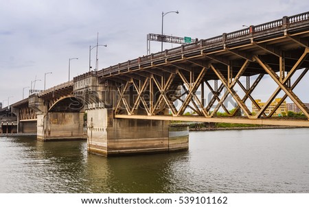  Burnside Bridge - Bascule bridge that spans the Willamette River, Portland, OR. It is listed in the National Register of Historic Places. Royalty-Free Stock Photo #539101162