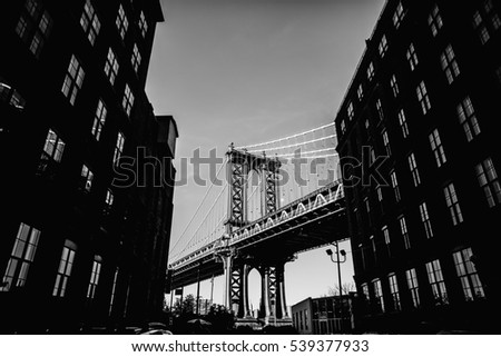 Black and white picture of Manhattan bridge