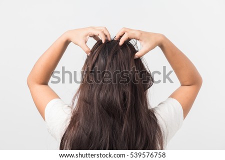 Women itching scalp  itchy his hair