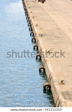 Photo Picture of an Industrial Harbour in the Port
