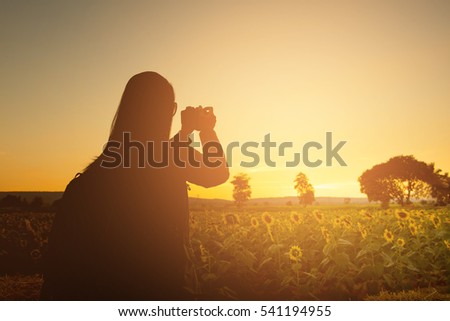 Silhouette Lady photographer