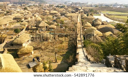 A view of Folk Village (Naganeupseong) and Thatched House in Korea / Folk Village (Naganeupseong) and Thatched House 