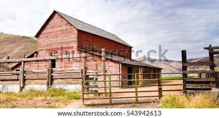 The barn at Murtha Ranch, Cottonwood Canyon State Park, Oregon