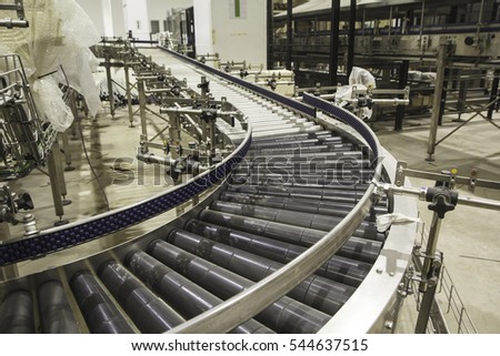 Crossing of the roller conveyor