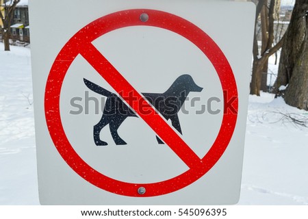 Sign says no dogs allowed in winter