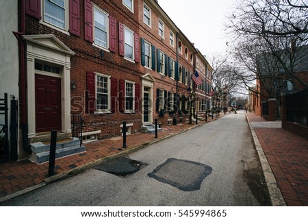 Street and historic brick buildings in Society Hill, Philadelphia, Pennsylvania.