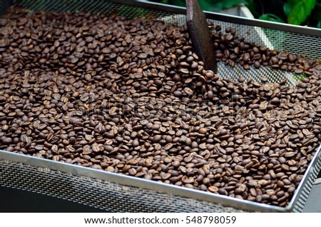 Roasted coffee beans cooled quickly.