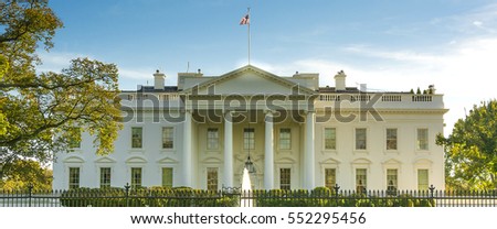 The White House from the norh lawn in Washington DC Royalty-Free Stock Photo #552295456