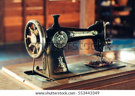 Old sewing machine Royalty-Free Stock Photo #553443349