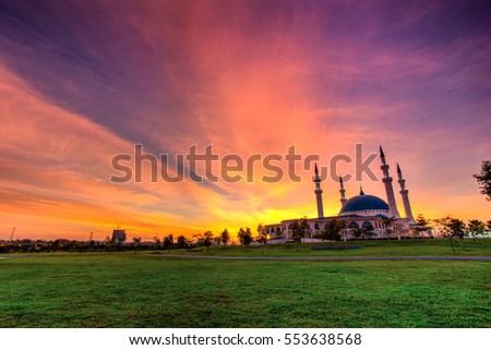 The Long Exposure Picture Of Great Mosque With The Golden Sunset As A Background