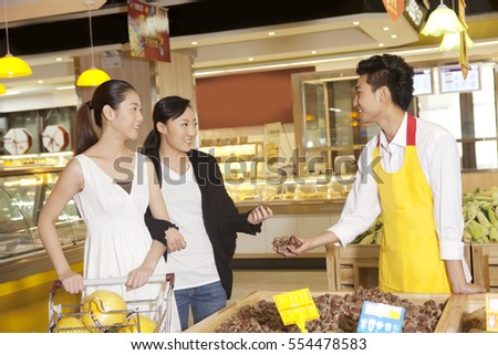 	The supermarket clerk and customer	
