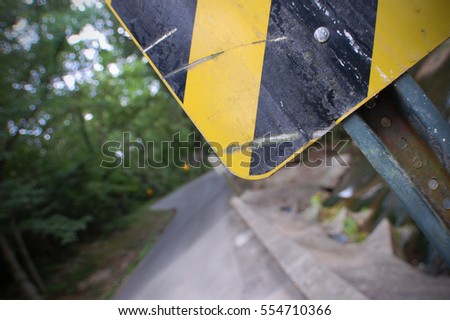Close-up shot of a yield sign denoting curves ahead.