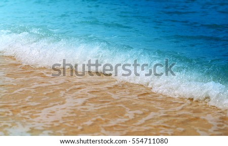 Photos bright sea wave on the shore of the beach