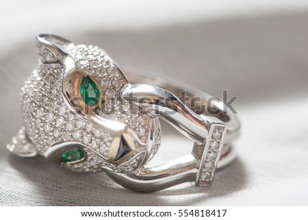 white gold diamond ring tiger head with green gem