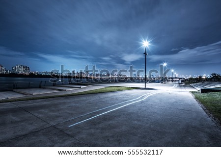 empty road near river in seoul at night Royalty-Free Stock Photo #555532117
