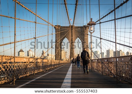 Walking through the Brooklyn Bridge