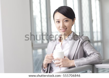 	Business woman having coffee	
