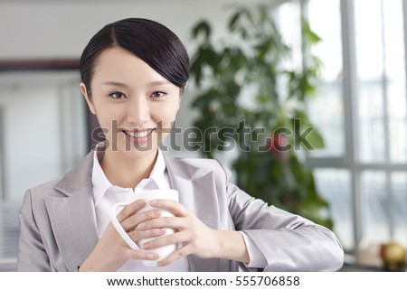 	Business woman having coffee	