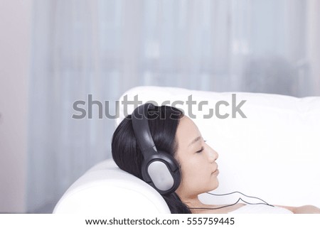 	Young woman Wearing a headset	