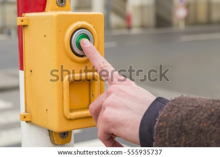 
traffic light button