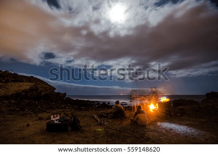 Photo Picture of a Camp fire in the night