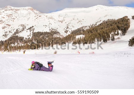 beginner snowboarder girl