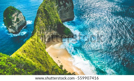 Manta Bay or Kelingking Beach on Nusa Penida Island, Bali, Indonesia Royalty-Free Stock Photo #559907416