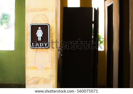 Label Lady's room, toilet 