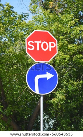 Traffic signs "Movement without stopping is prohibited" and "Move right"
