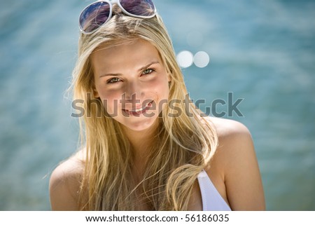 Blond woman with sunglasses with sunglasses at sea