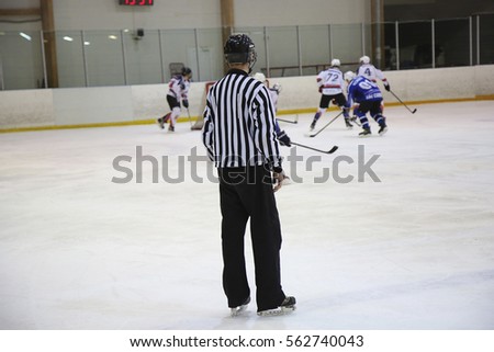 hockey referee control the ice hockey match