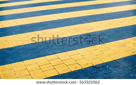 Pedestrian crossing with yellow stripes