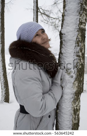 girl in the winter in the Park in good weather