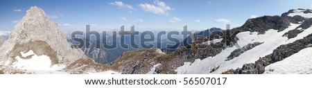 Mountain panorama close to the Meilerhut in the Wetterstein on the Austrian German border