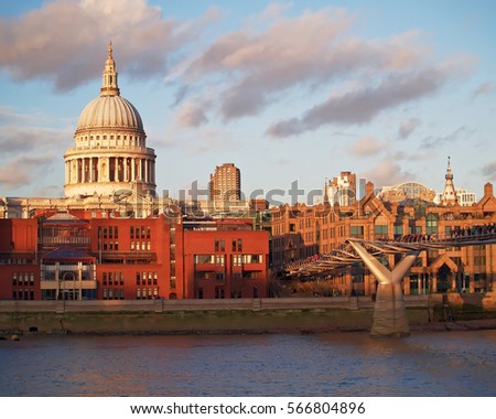 London, Saint Paul's dome and millennium bridge
