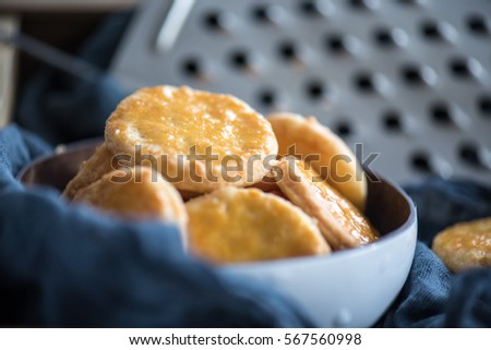 Cheese cookies in the bowl in the wooden box with blue textile