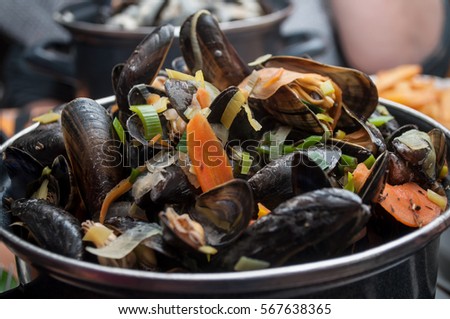 closeup of mussels marinara in a restaurant