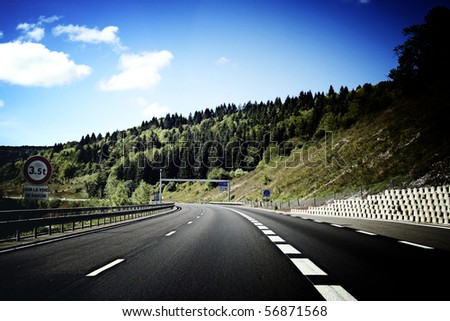 Picture of a empty highway.