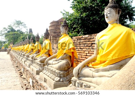 Ruin Buddha statue