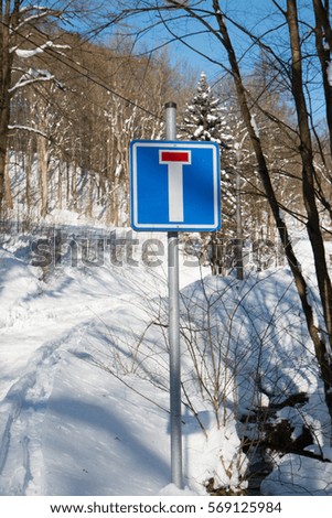 Road sign dead end in winter