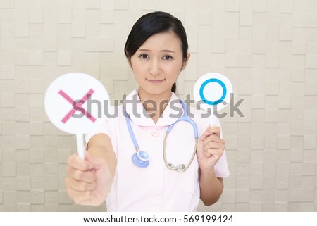 Female nurse with a Yes or No sign