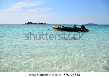 speed boat in the sea on sunny day