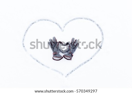 picture  on the snow show symbol heart from gloves 