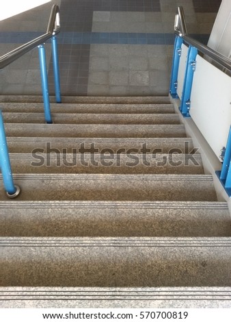 Stairways going down in public mass transit