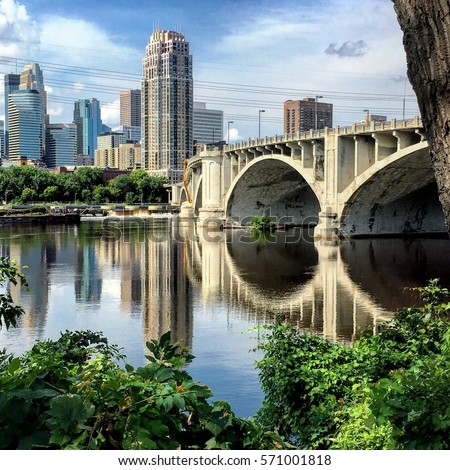 Minneapolis Stone Arch Bridge  Royalty-Free Stock Photo #571001818